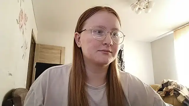 Snapshot of AnikaLipps chatting on 06/17/26, 01:21 AnikaLipps online show from 06/17/26, 01:21