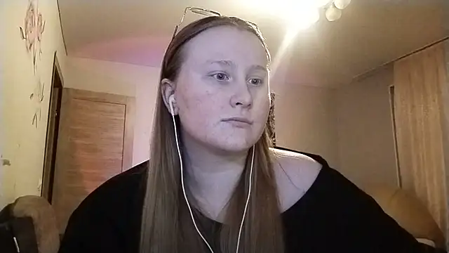 AnikaLipps online show from 04/19/26, 02:01