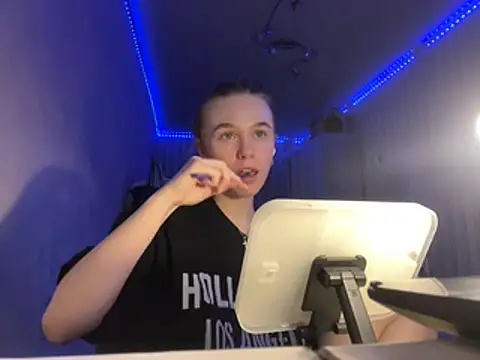 Snapshot of melissashineee chatting on 02/25/26, 11:43 melissashineee online show from 02/25/26, 11:43