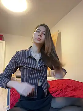 Snapshot of KiraVixenSweet chatting on 02/18/26, 03:08 KiraVixenSweet online show from 02/18/26, 03:08