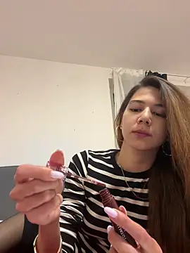 Snapshot of KiraVixenSweet chatting on 02/14/26, 12:55 KiraVixenSweet online show from 02/14/26, 12:55