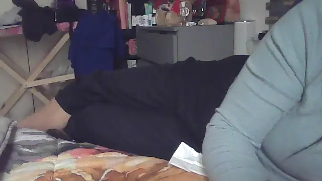 Snapshot of luanahot1 chatting on 02/15/26, 11:42 luanahot1 online show from 02/15/26, 11:42