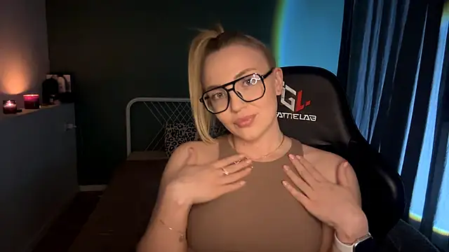 Snapshot of Miabby3 chatting on 02/25/26, 06:30 Miabby3 online show from 02/25/26, 06:30