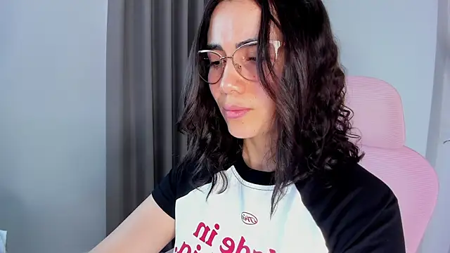 sara ospina22 online show from 04/01/26, 01:52