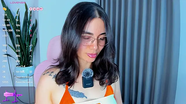 Snapshot of sara_ospina22 chatting on 06/08/26, 11:49 sara ospina22 online show from 06/08/26, 11:49
