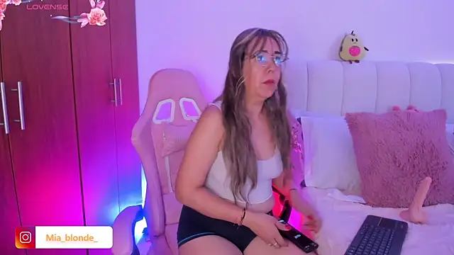 Miablonde  online show from 03/07/26, 12:32