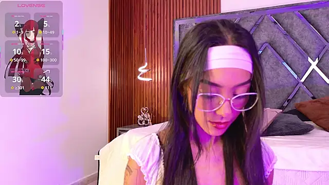 Snapshot of LunaVelour13 chatting on 02/14/26, 04:02 LunaVelour13 online show from 02/14/26, 04:02