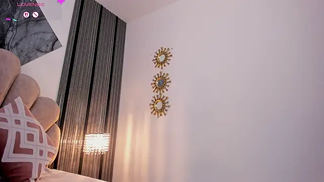 LunaVelour13 online show from 04/15/26, 07:40