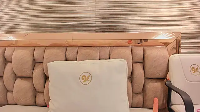 Snapshot of annie_shine_ chatting on 02/22/26, 11:34 annie shine online show from 02/22/26, 11:34