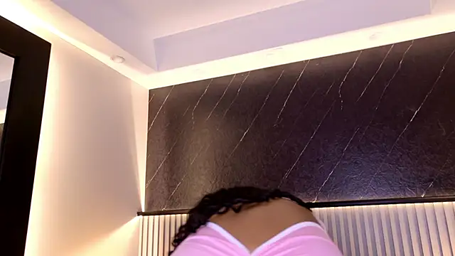 Snapshot of Kinsleybrown chatting on 04/24/26, 04:14 Kinsleybrown online show from 04/24/26, 04:14
