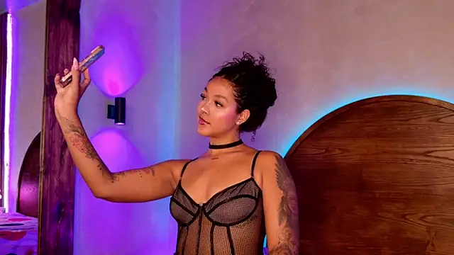 Snapshot of Kinsleybrown chatting on 02/23/26, 04:29 Kinsleybrown online show from 02/23/26, 04:29