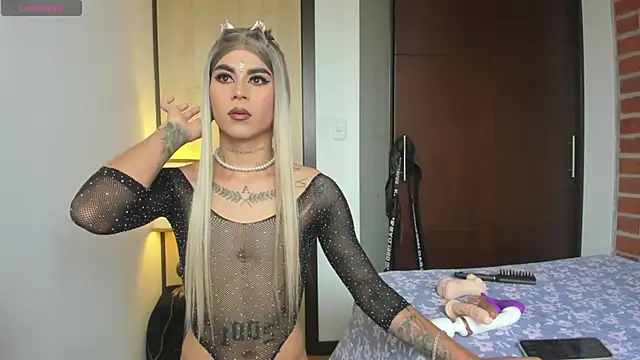 Snapshot of alisoondrean_ chatting on 02/15/26, 01:32 alisoondrean online show from 02/15/26, 01:32