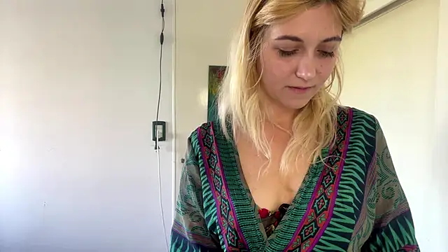 Snapshot of Sophiasnarl chatting on 02/25/26, 08:08 Sophiasnarl online show from 02/25/26, 08:08