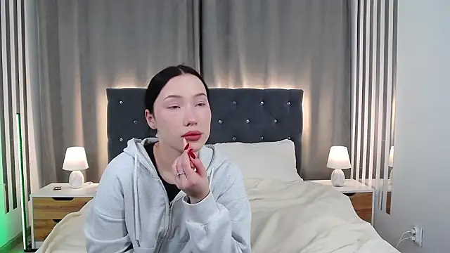 VikkyVonn online show from 03/19/26, 12:05