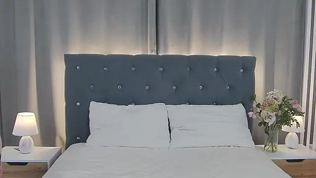 Snapshot of VikkyVonn chatting on 02/18/26, 12:23 VikkyVonn online show from 02/18/26, 12:23