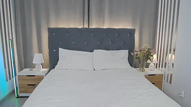 Snapshot of VikkyVonn chatting on 02/21/26, 12:18 VikkyVonn online show from 02/21/26, 12:18