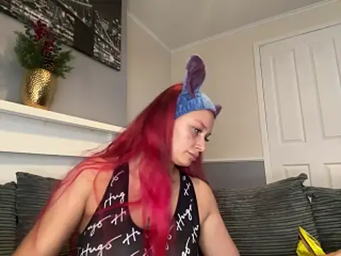 Snapshot of FoxyValentine chatting on 06/17/26, 03:00 FoxyValentine online show from 06/17/26, 03:00