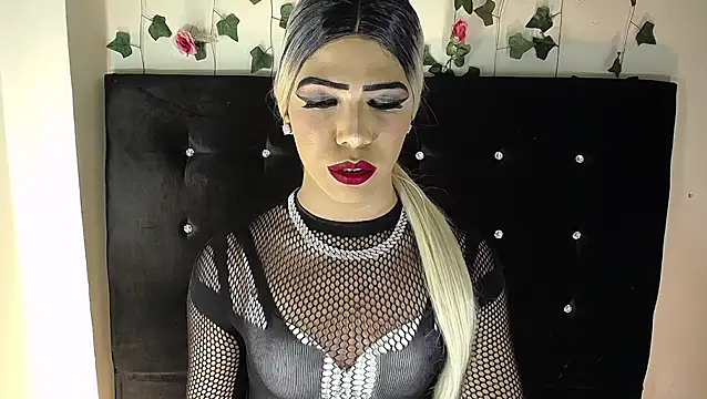 Kristal Queen01 online show from 05/17/26, 08:03