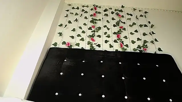 Kristal Queen01 online show from 04/12/26, 06:22