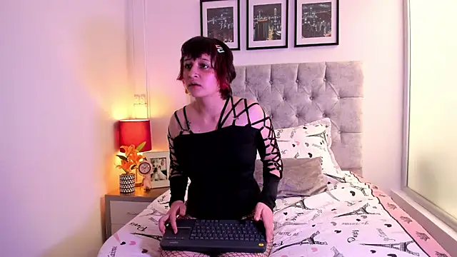 Snapshot of MichellJula chatting on 02/19/26, 07:33 MichellJula online show from 02/19/26, 07:33