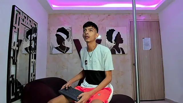 Snapshot of KITTY_BOSH chatting on 02/28/26, 01:11 KITTY BOSH online show from 02/28/26, 01:11