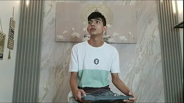 KITTY BOSH online show from 04/12/26, 01:14