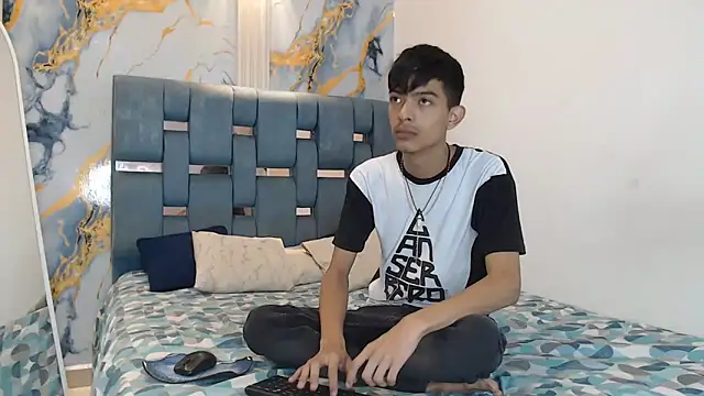 KITTY BOSH online show from 04/08/26, 01:12