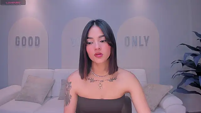 CarolineEvans x online show from 03/11/26, 04:06