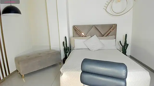 CarolineEvans x online show from 03/19/26, 04:01