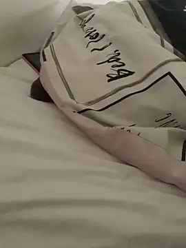 Snapshot of UncasingScrap chatting on 02/14/26, 01:44 UncasingScrap online show from 02/14/26, 01:44