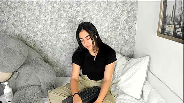 Anika H online show from 05/02/26, 01:05