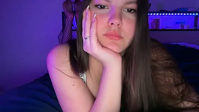 yourmila1 online show from 04/16/26, 11:07