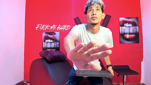 Snapshot of YOUNG_BOYS_HELL chatting on 02/14/26, 07:25 YOUNG BOYS HELL online show from 02/14/26, 07:25