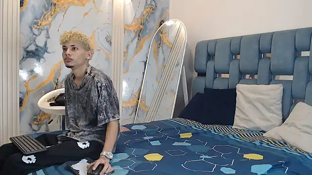 YOUNG BOYS HELL online show from 05/27/26, 01:15
