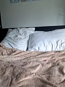 Cinnamonbunn online show from 03/28/26, 02:51