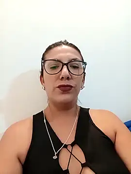 Snapshot of Silreinadorada chatting on 02/25/26, 10:42 Silreinadorada online show from 02/25/26, 10:42