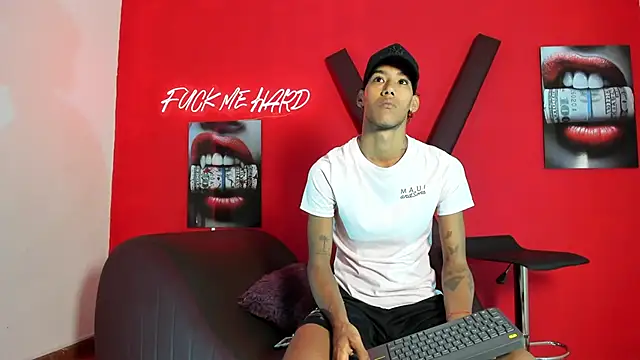 GREEN BOYS online show from 02/26/26, 07:30