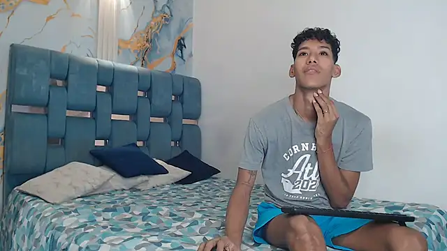 GREEN BOYS online show from 04/08/26, 07:15