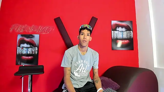 GREEN BOYS online show from 03/12/26, 07:23