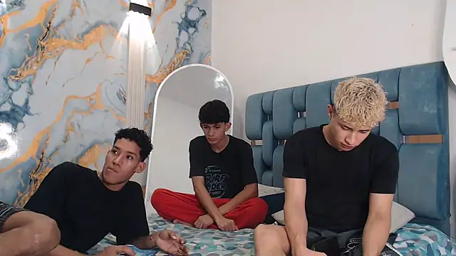 GREEN BOYS online show from 04/13/26, 07:18