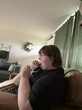 Snapshot of plushietoy chatting on 02/23/26, 08:09 plushietoy online show from 02/23/26, 08:09