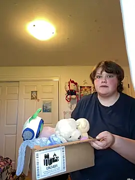 Snapshot of plushietoy chatting on 02/15/26, 08:19 plushietoy online show from 02/15/26, 08:19