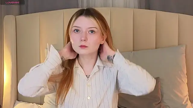 Snapshot of AlyssFrost chatting on 04/25/26, 02:14 AlyssFrost online show from 04/25/26, 02:14