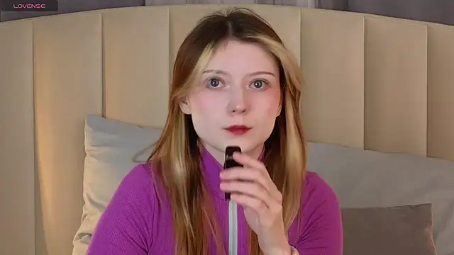 Snapshot of AlyssFrost chatting on 04/23/26, 01:56 AlyssFrost online show from 04/23/26, 01:56
