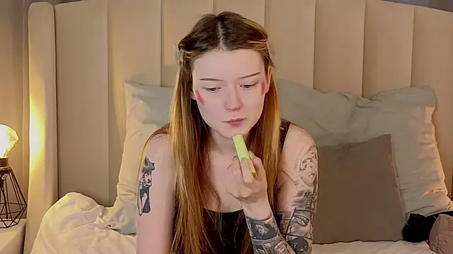 Snapshot of AlyssFrost chatting on 05/02/26, 03:12 AlyssFrost online show from 05/02/26, 03:12