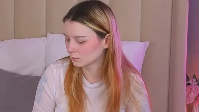 AlyssFrost online show from 06/19/26, 03:56