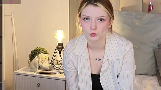 AlyssFrost online show from 02/18/26, 04:03