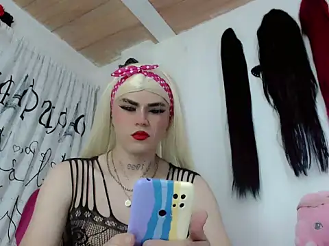 Snapshot of Yara-Atwan- chatting on 02/21/26, 07:49 Yara-Atwan- online show from 02/21/26, 07:49