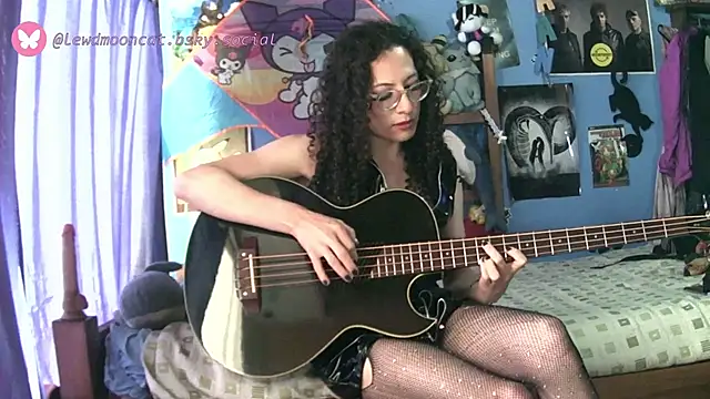 Snapshot of lewd_mooncat chatting on 03/31/26, 08:33 lewd mooncat online show from 03/31/26, 08:33