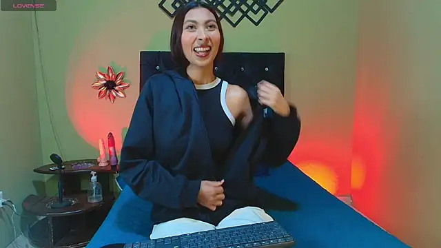 angeldreams15  online show from 04/15/26, 07:29